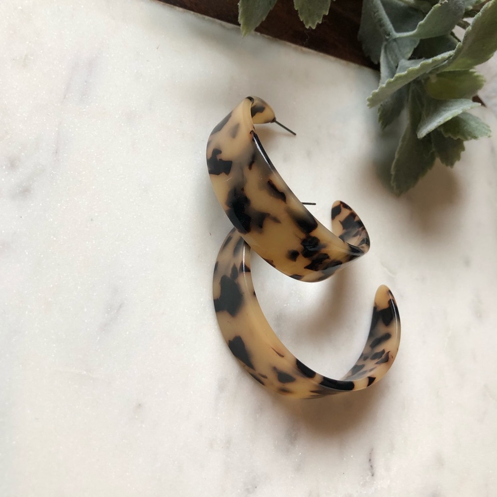 The Mia - Blonde Tortoise Shell Chunky Hoop - Picture 4 of 6